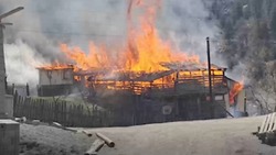 Учительница из Дагестана вынесла из пожара двух детей и пенсионерку