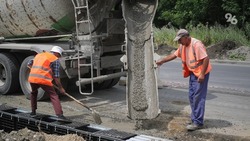 Рабочие обновят тротуар по улице Тухачевского в Ставрополе